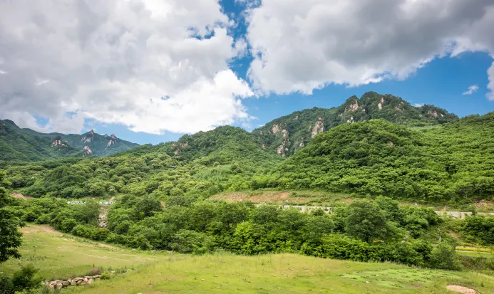丹東天橋溝景區山巒與林木交織的秋色 丹東天橋溝景區山巒與林木交織的秋色
