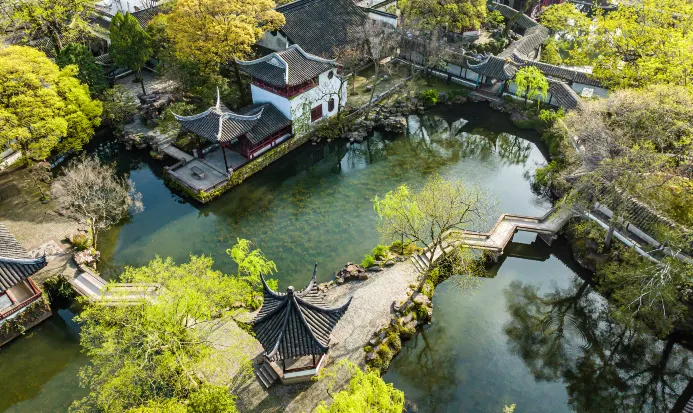 拙政園經典江南園林景色,亭台樓閣與池塘相映成趣 拙政園經典江南園林景色,亭台樓閣與池塘相映成趣