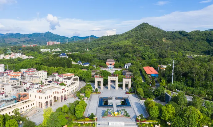 中山影視城以民國街景與互動演出見稱,是故里一帶的親子熱點 中山影視城以民國街景與互動演出見稱,是故里一帶的親子熱點