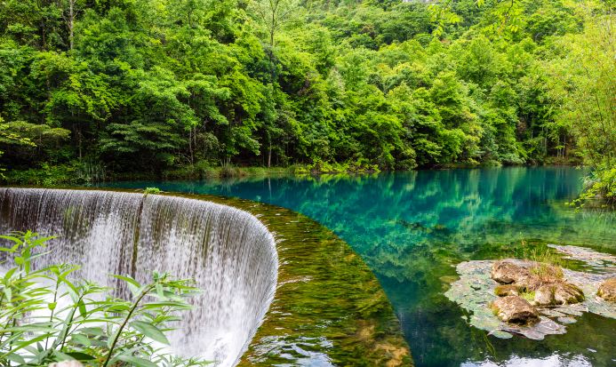貴州小七孔景區臥龍潭碧綠湖水 貴州小七孔景區臥龍潭碧綠湖水