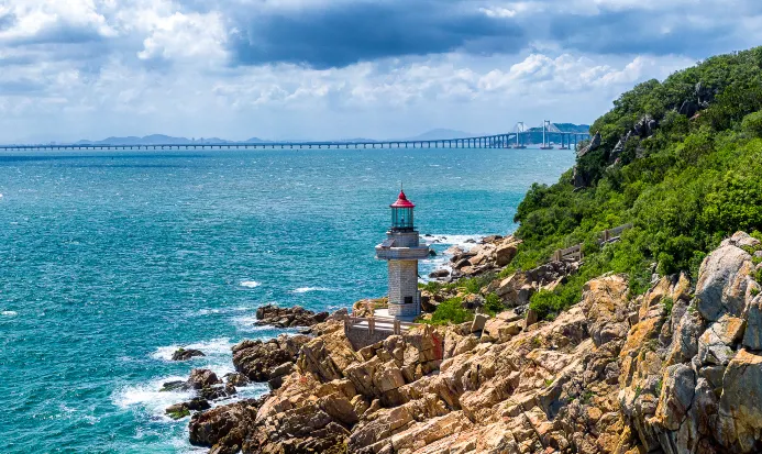 南澳島經南澳大橋與汕頭市區連接,環島路是主要觀景動線 南澳島經南澳大橋與汕頭市區連接,環島路是主要觀景動線