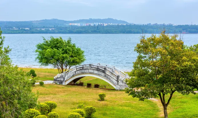 湖光巖瑪珥湖的湖面景觀 湖光巖瑪珥湖的湖面景觀