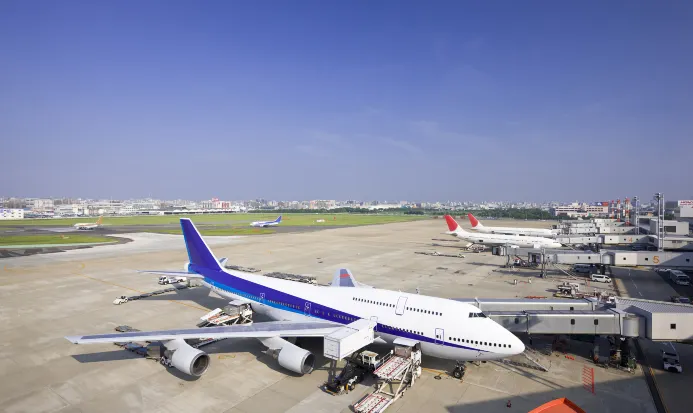福岡機場係九州主要空中門戶，香港有多間航空公司直航