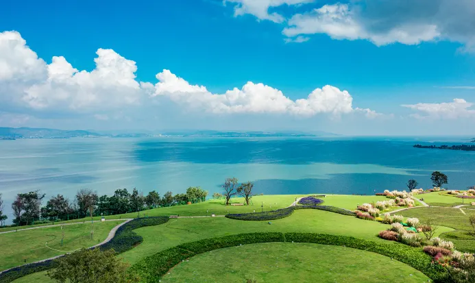昆明滇池湖畔的暖冬湖景 昆明滇池湖畔的暖冬湖景