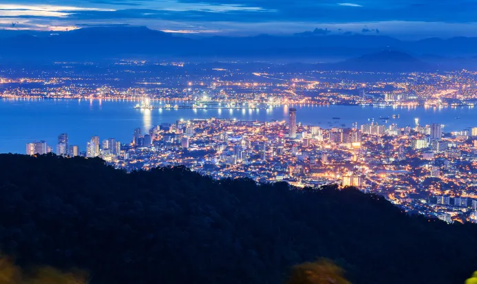 檳城升旗山的山林與觀景步道 檳城升旗山的山林與觀景步道