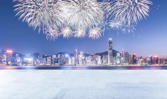 國慶煙花在維多利亞港上空綻放 國慶煙花在維多利亞港上空綻放
