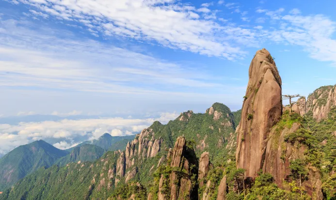 三清山花崗岩峰林在秋日陽光下層次分明 三清山花崗岩峰林在秋日陽光下層次分明