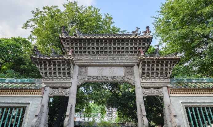 佛山祖廟牌坊前廣場，嶺南建築特色一覽無遺
