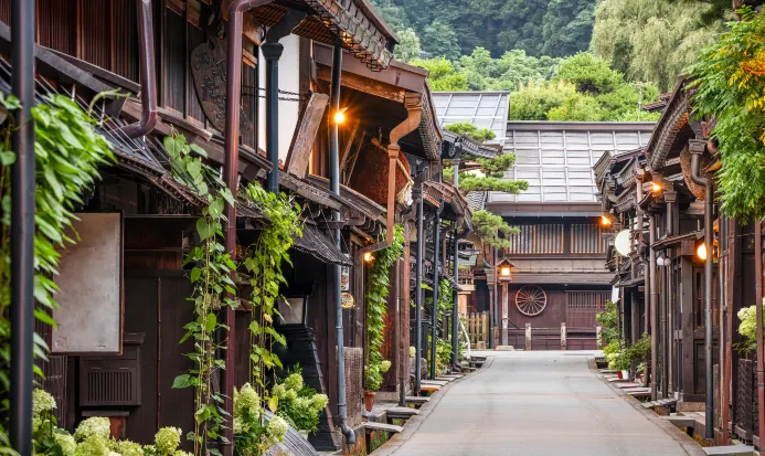高山市三町傳統建築保存區的町家街道,是飛驒高山的代表景觀 高山市三町傳統建築保存區的町家街道,是飛驒高山的代表景觀