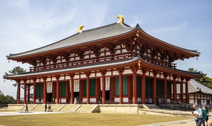 奈良興福寺五重塔與秋日林木 奈良興福寺五重塔與秋日林木