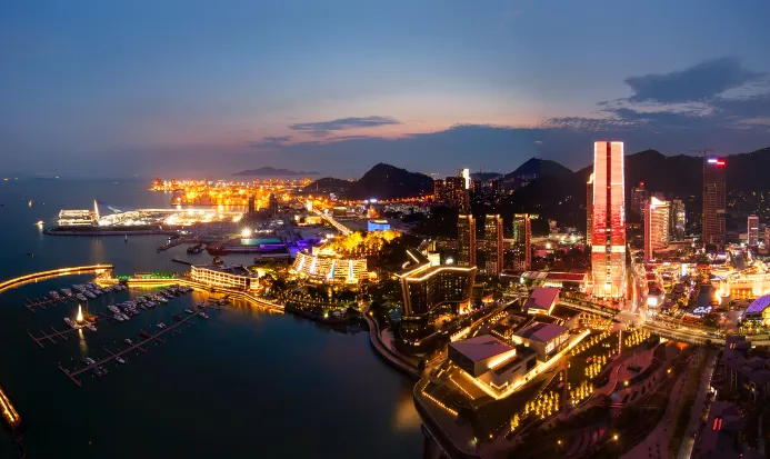 深圳蛇口海上世界的海濱與明華輪一帶夜景 深圳蛇口海上世界的海濱與明華輪一帶夜景