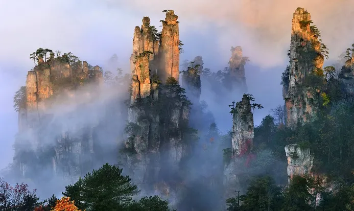 武陵源景區的峰林與溪谷風光 武陵源景區的峰林與溪谷風光