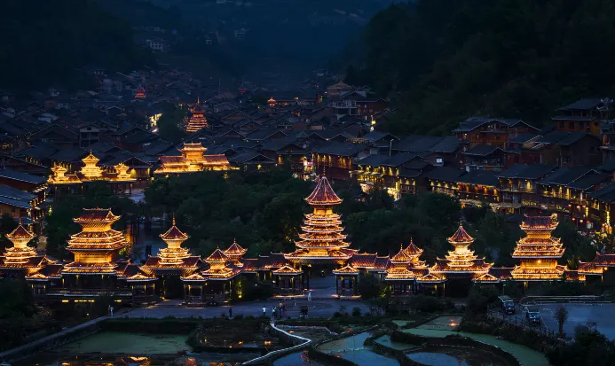 肇興侗寨梯田與鼓樓夜景