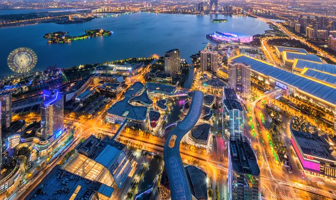蘇州金雞湖湖畔夜景與現代建築群 蘇州金雞湖湖畔夜景與現代建築群