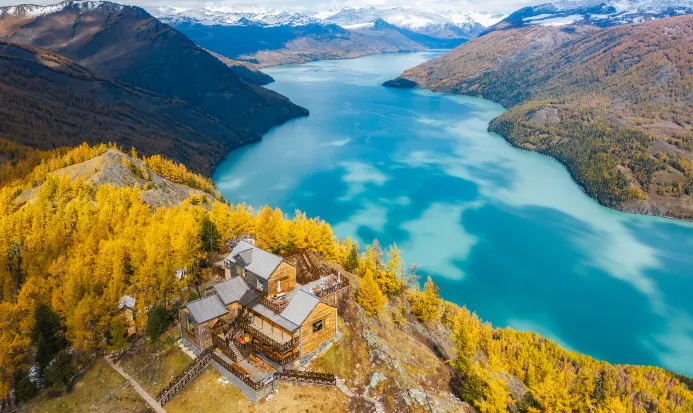 阿勒泰地區喀納斯湖的山水景緻 阿勒泰地區喀納斯湖的山水景緻