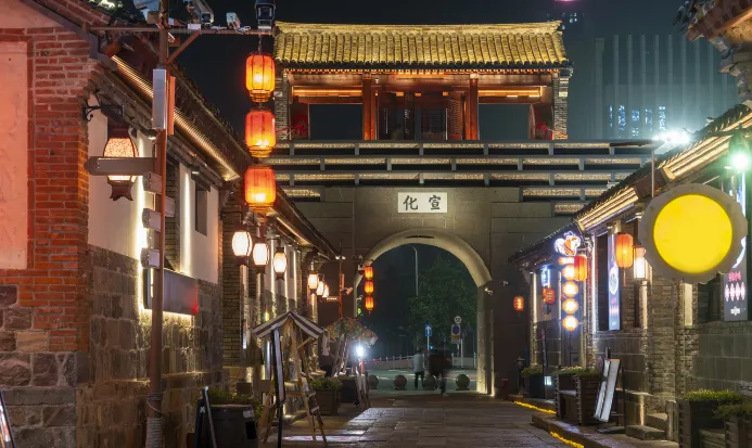 煙台所城里老街的青磚巷弄