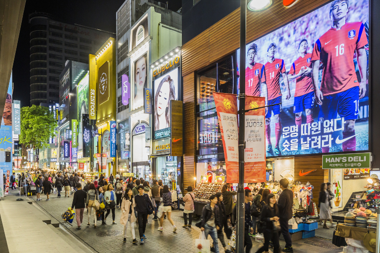 明洞購物街夜景