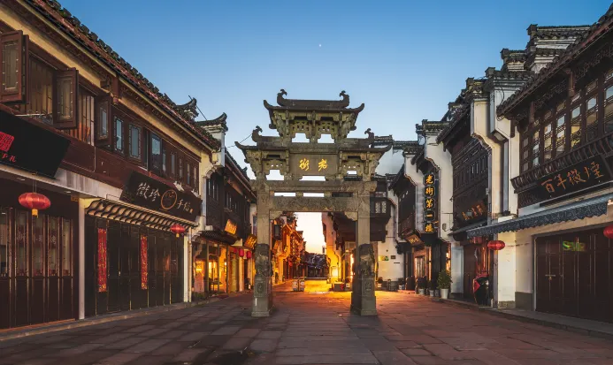 屯溪老街的徽派街巷與在地小食 屯溪老街的徽派街巷與在地小食