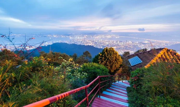 從升旗山頂俯瞰檳城全景,視野開揚 從升旗山頂俯瞰檳城全景,視野開揚