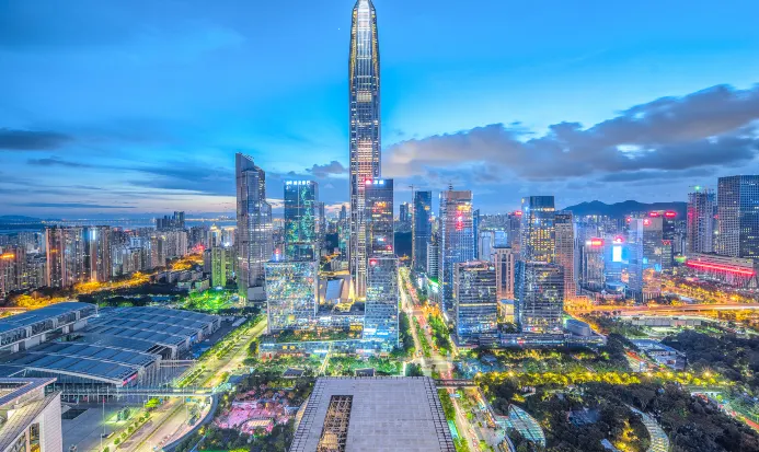 深圳平安金融中心一帶的城市夜景,港人北上掃貨的常見落腳點 深圳平安金融中心一帶的城市夜景,港人北上掃貨的常見落腳點