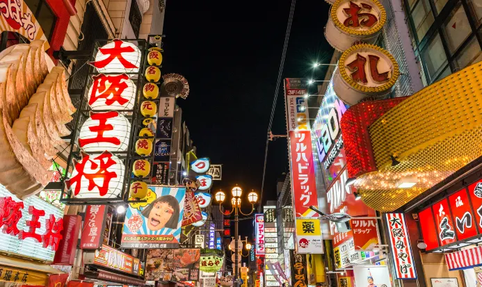 大阪道頓堀霓虹招牌林立的美食街夜景 大阪道頓堀霓虹招牌林立的美食街夜景