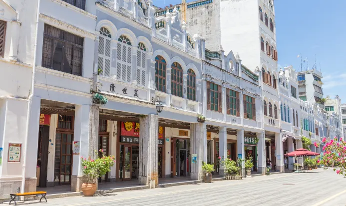 海口騎樓老街的南洋風格建築連成一條街,適合慢走 海口騎樓老街的南洋風格建築連成一條街,適合慢走