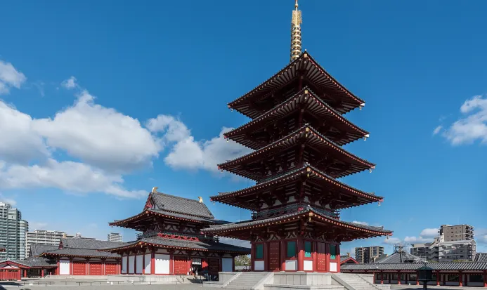 大阪四天王寺歷史悠久，是新年參拜與感受古都氛圍的熱門去處