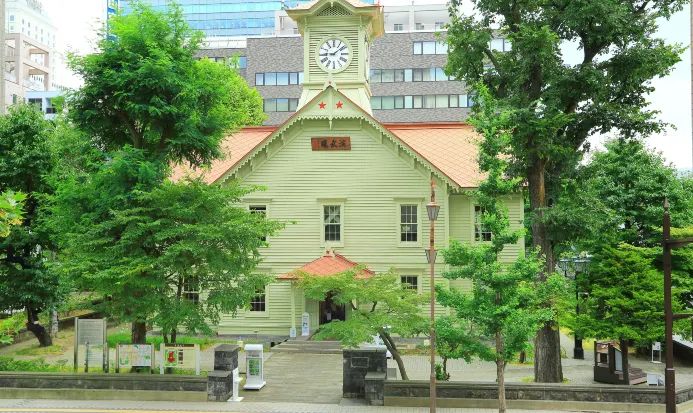 札幌市鐘樓與秋日街景 札幌市鐘樓與秋日街景