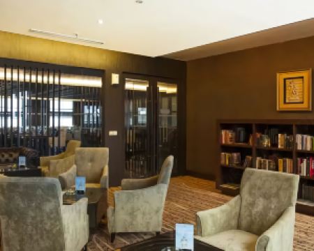 香港-棉蘭自由行 巴澤航空	+大門市政廳大酒店