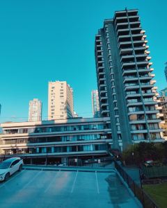 温哥華市中心羅布森街-迪維亞蘇特拉套房酒店(Divya Sutra Suites on Robson Downtown Vancouver)5天4晚自由行套票