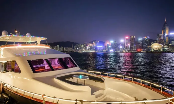 維多利亞港的夜色是香港跨年倒數的經典場景 維多利亞港的夜色是香港跨年倒數的經典場景