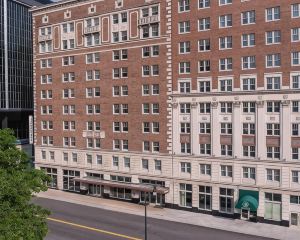 香港-底特律自由行 加拿大航空公司+底特律市中心希爾頓逸林套房酒店-福特謝爾比