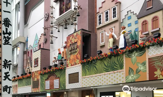 福岡天神一帶商店街，餐廳同手信店集中，適合食完晚飯慢慢行