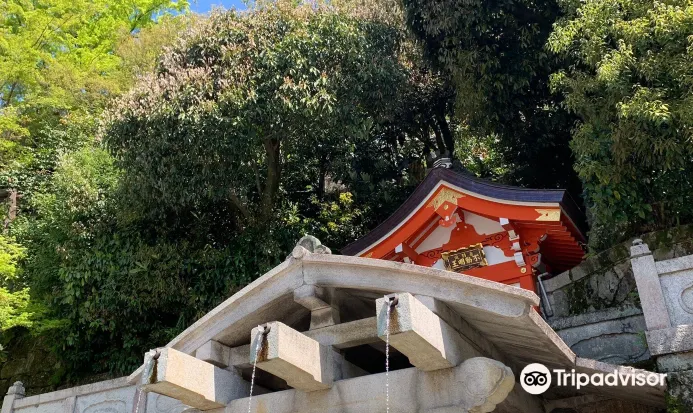 清水寺音羽之瀧一帶的秋日景緻 清水寺音羽之瀧一帶的秋日景緻