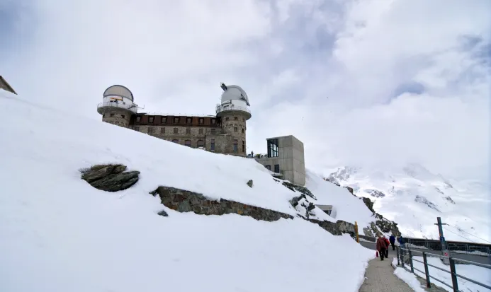 哥納格爾特齒軌登山鐵路的觀景段,屬已包含的觀光登山交通 哥納格爾特齒軌登山鐵路的觀景段,屬已包含的觀光登山交通