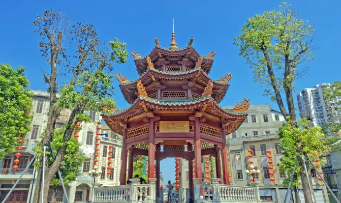 汕頭小公園一帶的放射狀街區與騎樓,是市區行程的核心 汕頭小公園一帶的放射狀街區與騎樓,是市區行程的核心