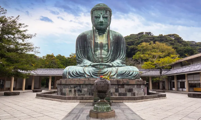 鎌倉大佛是日本國寶級的青銅佛像