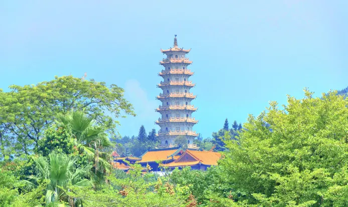 梅州千佛塔是市區內的標誌性古塔,登塔可俯瞰城區 梅州千佛塔是市區內的標誌性古塔,登塔可俯瞰城區