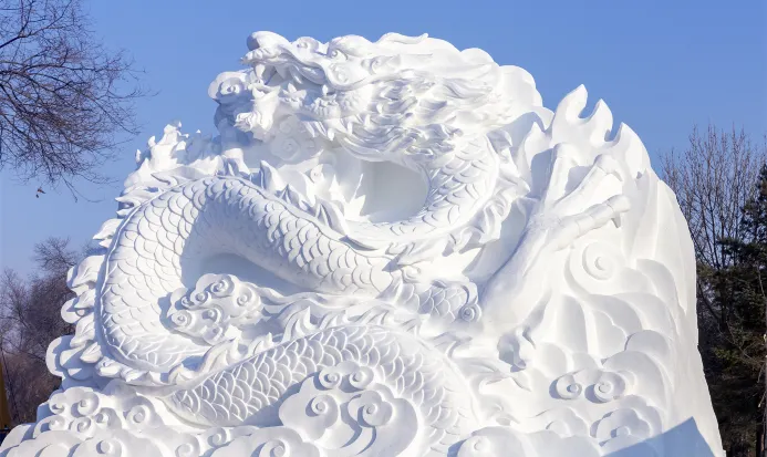 太陽島雪博會喺松花江北岸展出大型雪雕,屬冬季哈爾濱人氣園區 太陽島雪博會喺松花江北岸展出大型雪雕,屬冬季哈爾濱人氣園區