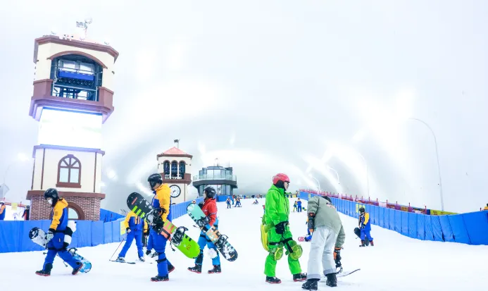 卡魯冰雪世界室內場館的娛雪與滑雪體驗 卡魯冰雪世界室內場館的娛雪與滑雪體驗