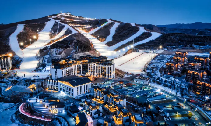 崇禮翠雲山度假區的雪道與山林 崇禮翠雲山度假區的雪道與山林