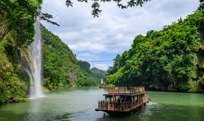 連州湟川三峽一帶山水如畫,是清遠秋日戶外遊的自然亮點 連州湟川三峽一帶山水如畫,是清遠秋日戶外遊的自然亮點