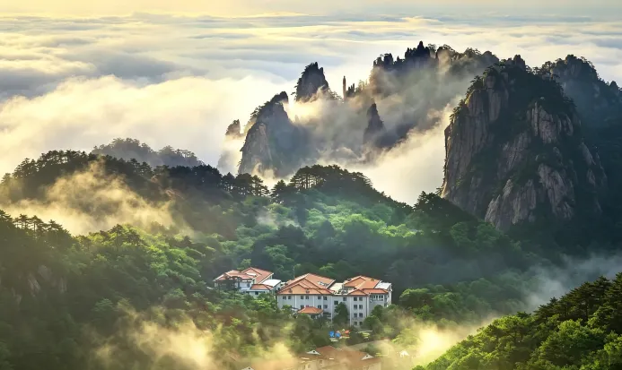 黃山風景區的峰林與雲海秋色 黃山風景區的峰林與雲海秋色
