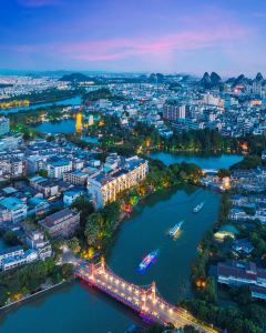 【灕江望月•Quiet Holiday 湖畔酒店（桂林兩江四湖象鼻山景區店）】<大灣區航空>桂林 2-14天自由行套票