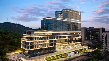 只辦2團 |《深圳辦年貨+賞梅花》保證入住《2025年全新開業》法國雅高集團旗下~深圳美憬閣酒店(約500呎帶浴缸豪華客房)【酒店海鮮自助晚餐】深圳悠閒純玩2天團