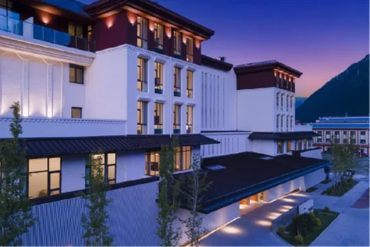 林芝悅皇冠度假酒店