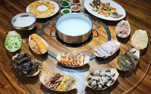 山泉水粥底火鍋