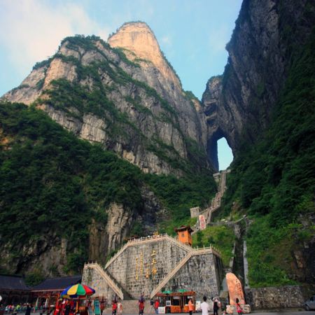 張家界、熱市溫泉♨️5天純玩直航團 張家界(天門山國家森林公園、天門洞、天子山、袁家界、百龍電梯、無人機航拍、寶峰湖遊船、金鞭溪、黃石寨)、熱市雲頂天然溫泉、長沙Citywalk、橘子洲