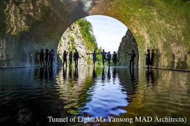 清津峽隧道天空之鏡