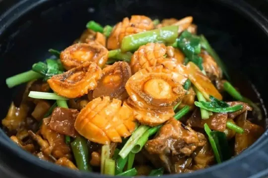 秘制鮑魚燜雞
